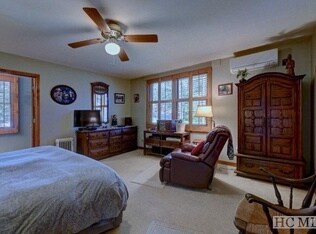 Foto del edificio - 18 Holly Springs Drive