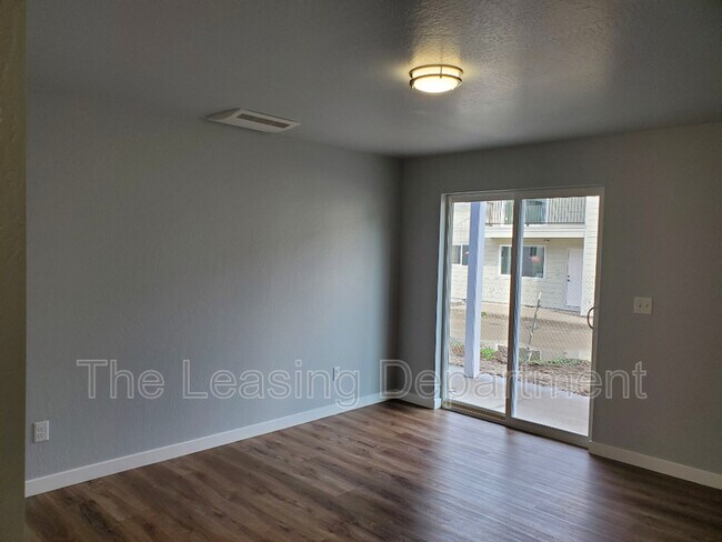 Foto del edificio - 224 Cheryl Ln