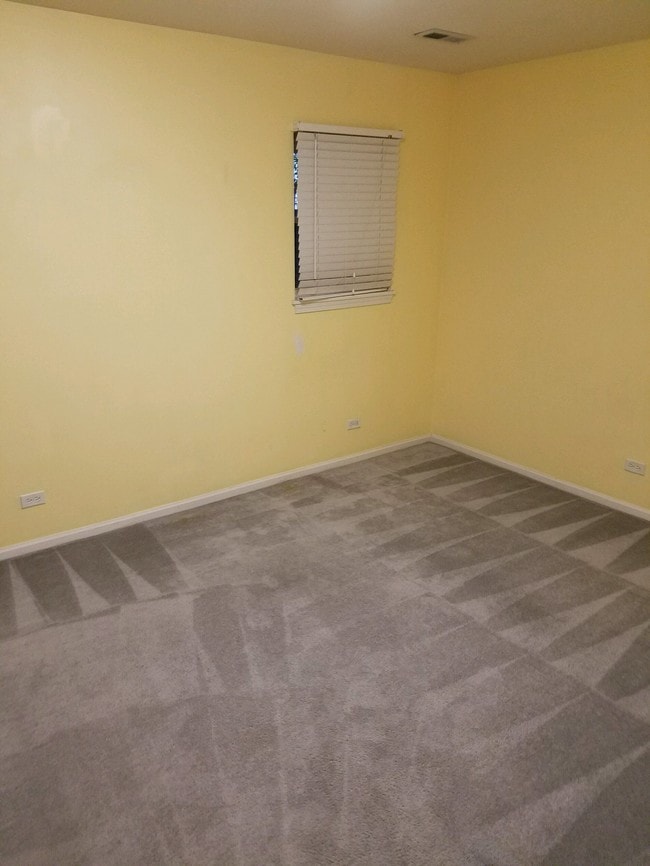 Den - 1733 W Crystal St