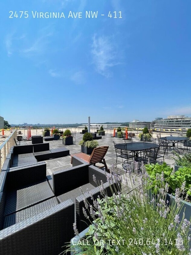 Foto principal - 2475 Virginia Ave NW