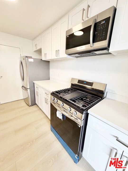 Building Photo - 468 S Roxbury Dr