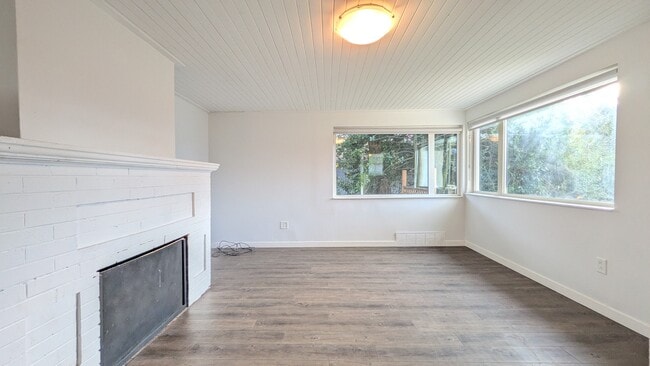 Building Photo - 45783 Wellington Ave