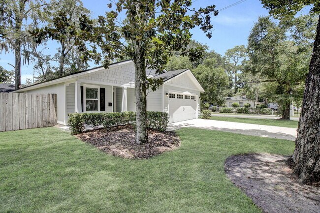 Foto del edificio - Like new 4 bedroom 2 bath home for rent.