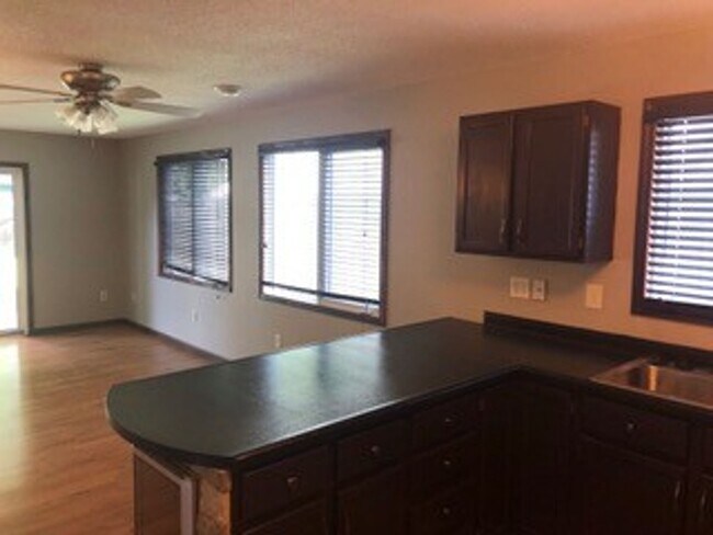 Foto del edificio - 3 Bed, 2 Bath Home in North Fargo with a F...