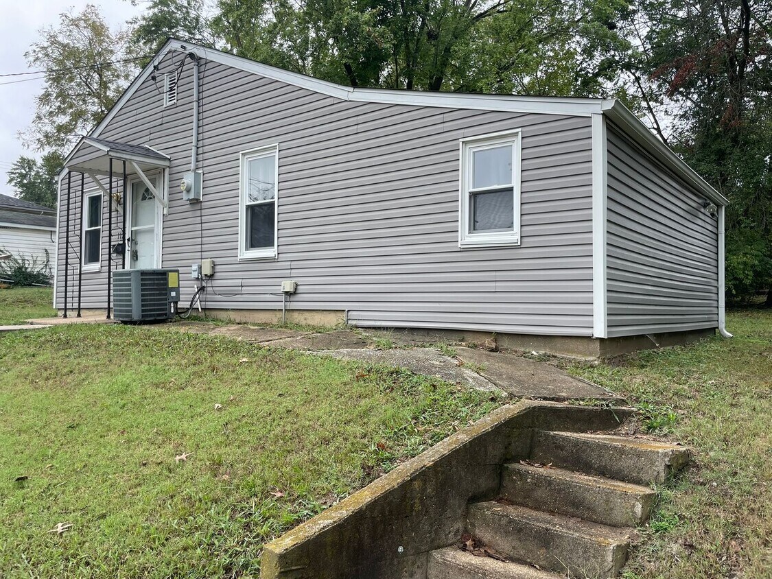 Primary Photo - 3 Bed 1 Bath House for rent in Bowling Gre...