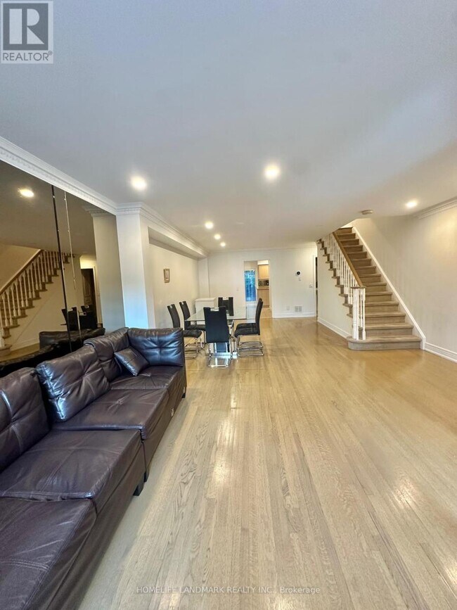 Photo du bâtiment - 3180-3180 Bayview Ave