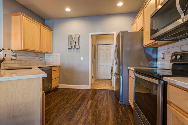 Building Photo - Don’t Miss This Gorgeous Fort Collins Cond...