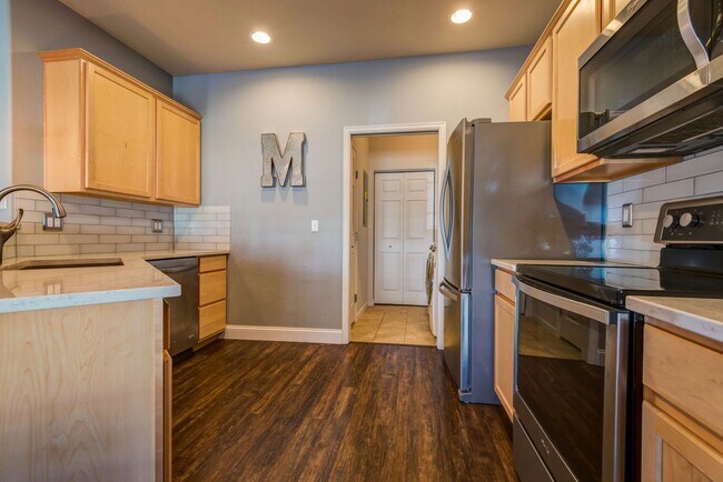 Foto del edificio - Don’t Miss This Gorgeous Fort Collins Condo – Bright, Spacious & Modern!
