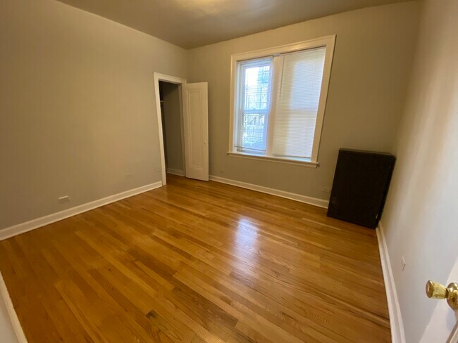 Foto del edificio - 3229 N Clark St