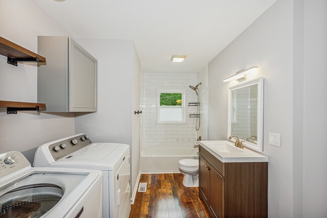 Building Photo - 4065 Foxe Basin Rd