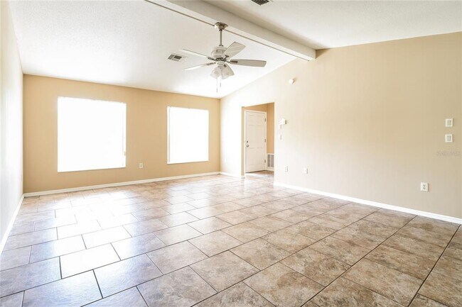 Foto del edificio - 13505 Whitby Rd