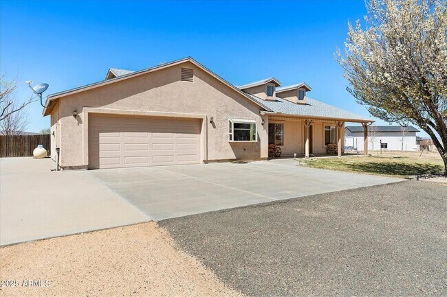 Building Photo - 798 N Fire Sky Ln