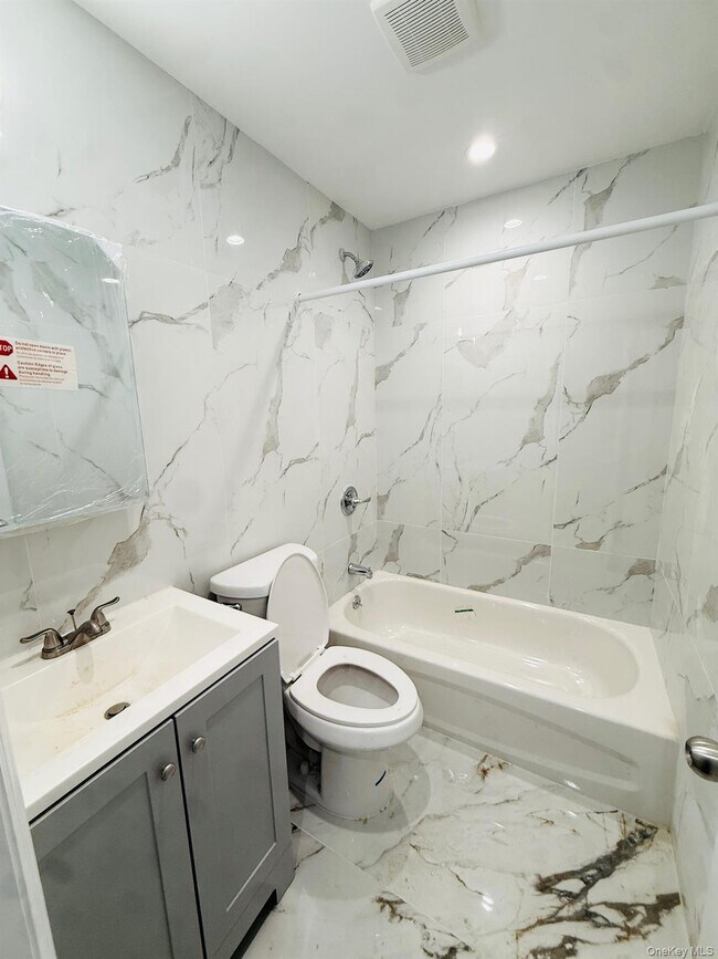 Foto del edificio - 139-18 Lakewood Ave