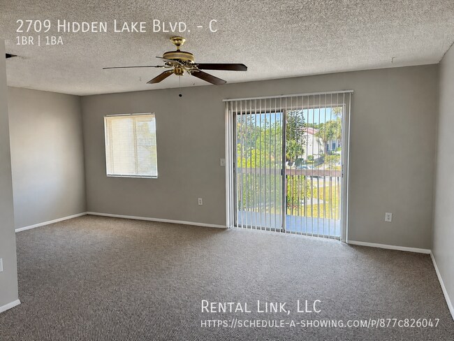 Foto del edificio - 2709 Hidden Lake Blvd
