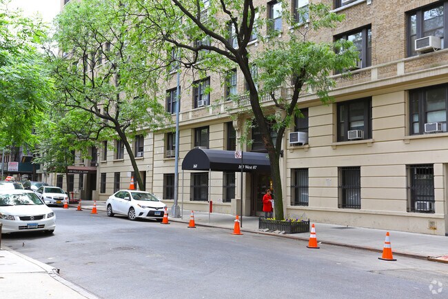 Building Photo - 160 W 87th St