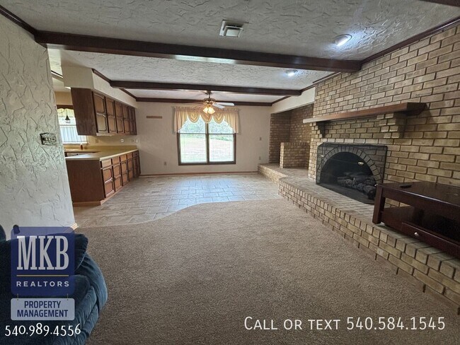 Foto del edificio - 5056 Catawba Valley Dr