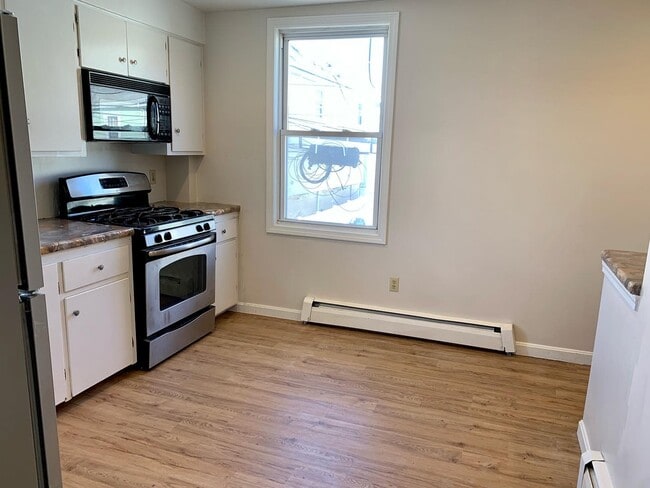 Building Photo - 37 Fowle St