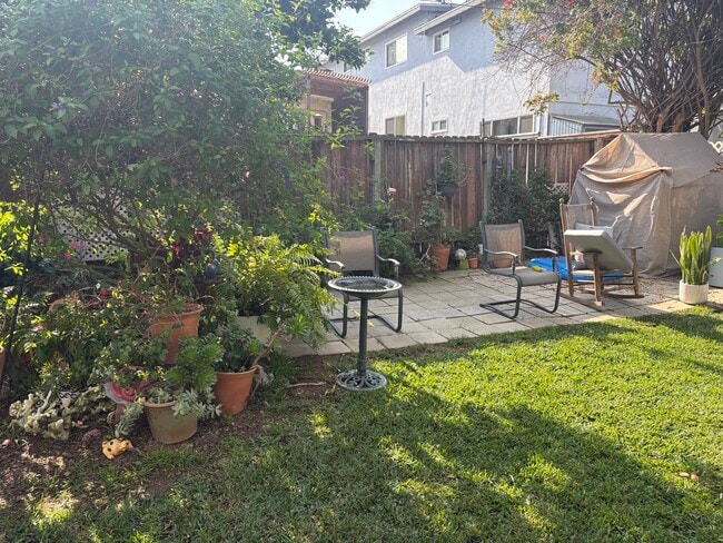 Foto del edificio - 2405 Perkins Ln