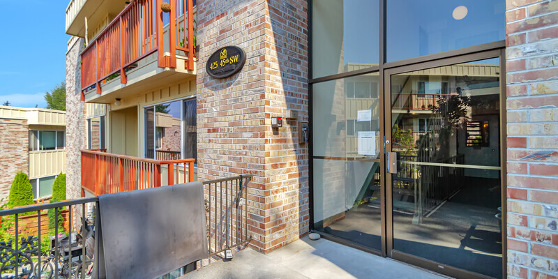 Primary Photo - 425 45th St SW #201
