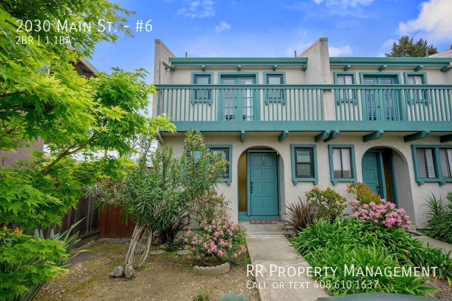 Primary Photo - Luxurious End-Unit Townhome in Central San...