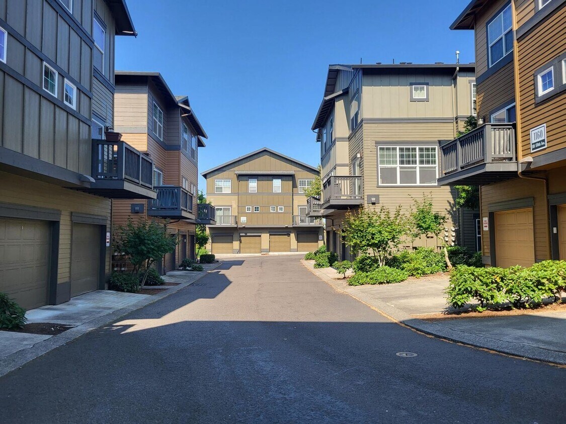 Primary Photo - 3 br, 2.5 bath House - 1170 SW 170th Ave #200