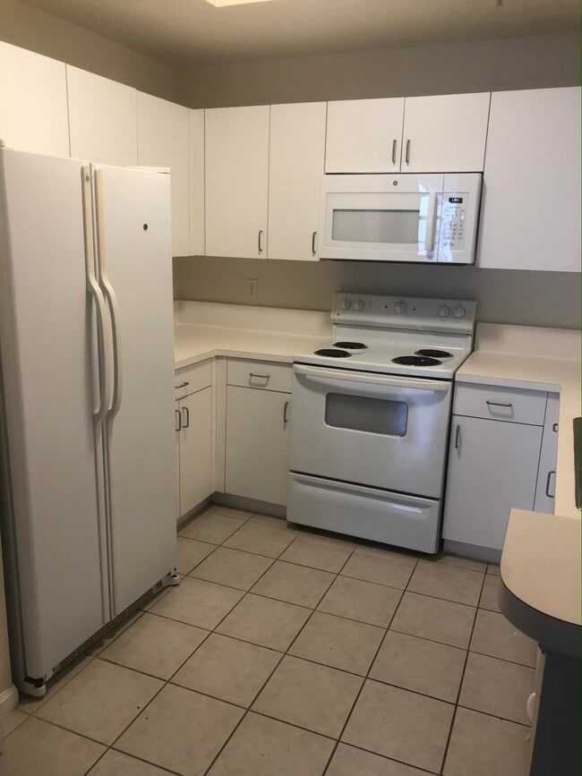 Building Photo - 630 S Sapodilla Ave
