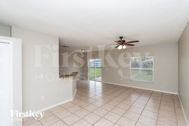 Building Photo - 1160 Schumann Dr