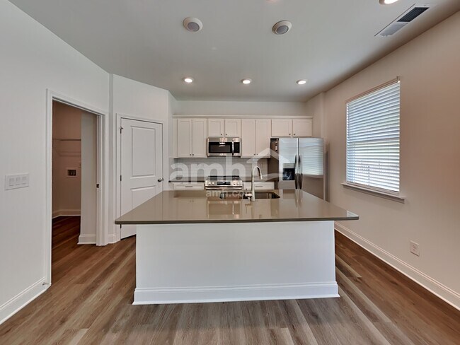 Building Photo - 665 Smt Vw Ln