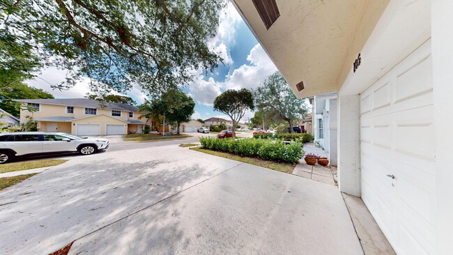 Foto del edificio - 105 Pheasant Run Blvd
