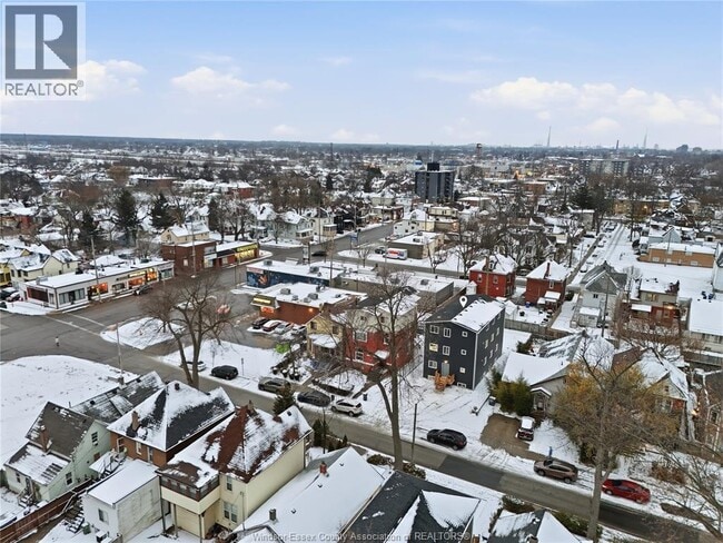 Building Photo - 547 Dougall Ave