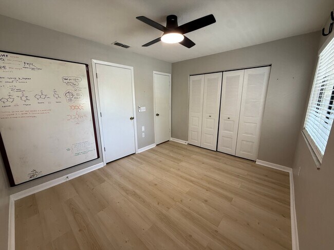 Foto del edificio - 3811 SW 28th Terrace