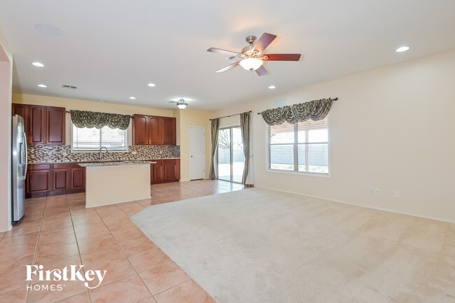 Building Photo - 2116 S Thunder Tanner Dr