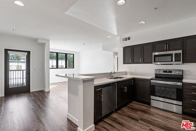 Photo - 5020 Woodman Ave (Los Angeles, CA) Apartment