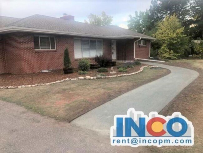 Foto del edificio - 4940 Lakeshore Dr