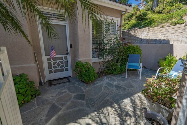 Foto del edificio - COMING SOON! Beautiful 3-Bedroom Corner-Lot Condo in the Palisades of Stevenson Ranch!