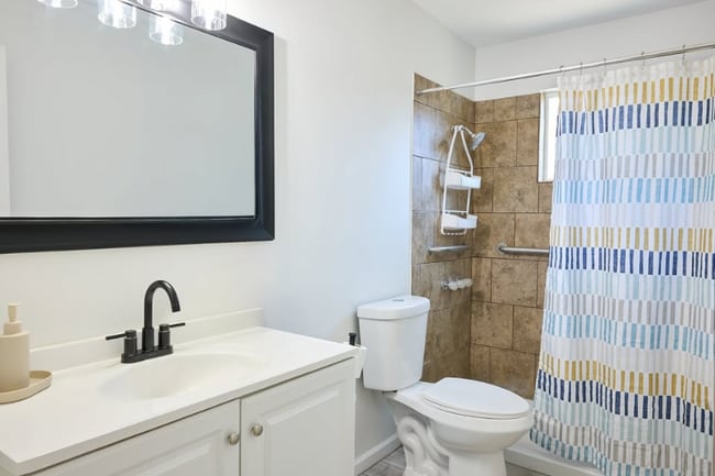 Foto del edificio - 3011 Pine Tree Dr