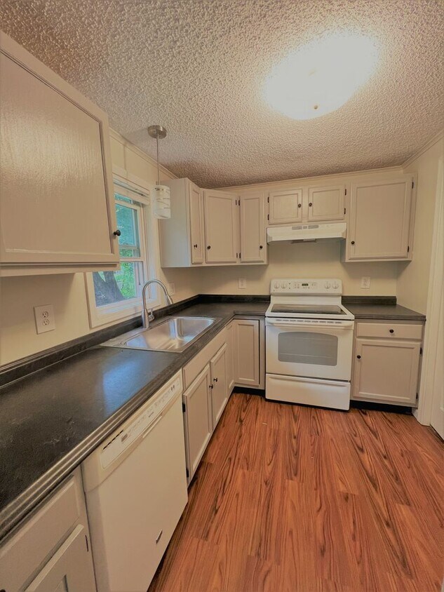 3032 Scammell Ave Unit 1, Pittsfield, MA 01201 Room for Rent in