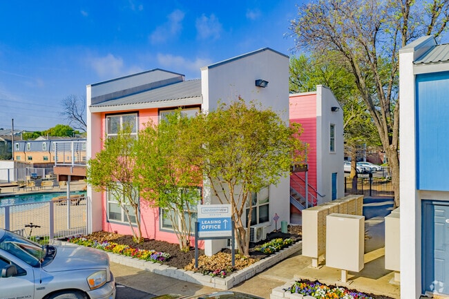 Leasing Office - University View Denton