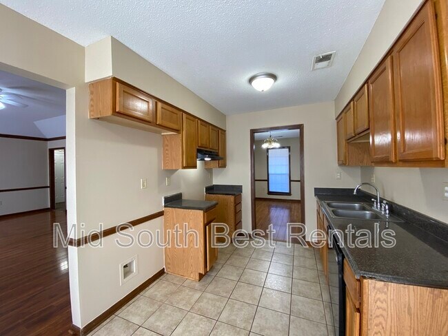 Foto del edificio - 5028 Ross Rd