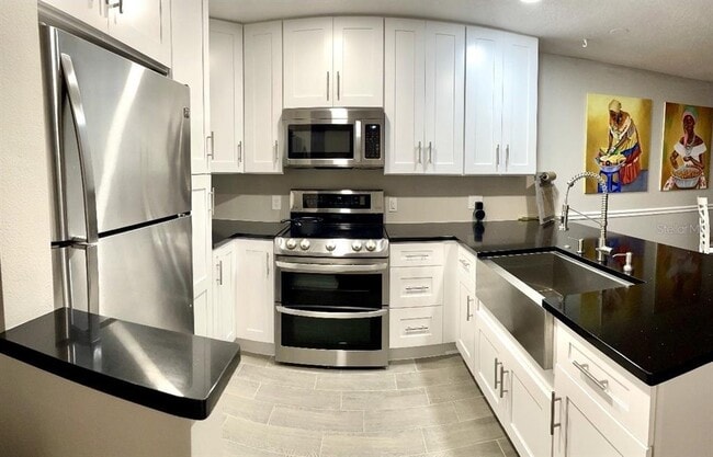 Building Photo - 5171 Lazy Oaks Dr