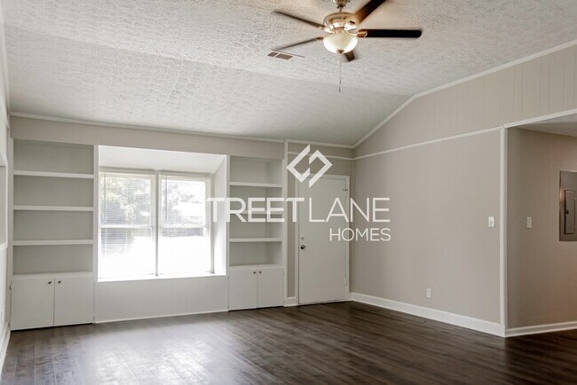 Foto del edificio - NOW OFFERING $250 OFF FIRST FULL MONTH IF ...