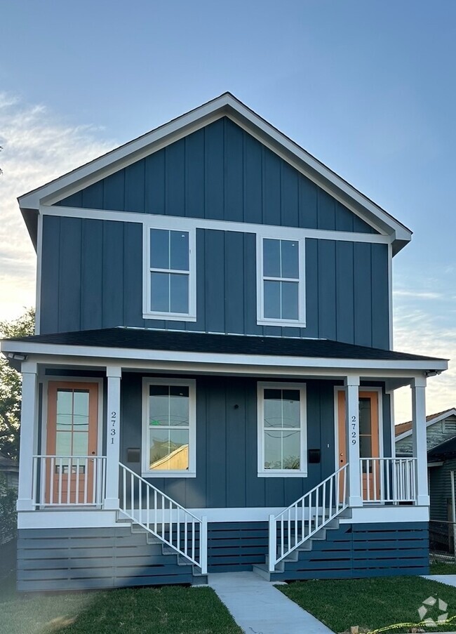 Building Photo - 2731 Mandeville St