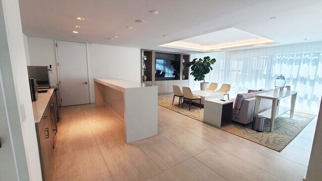 Building Photo - 3100 N Ocean Dr