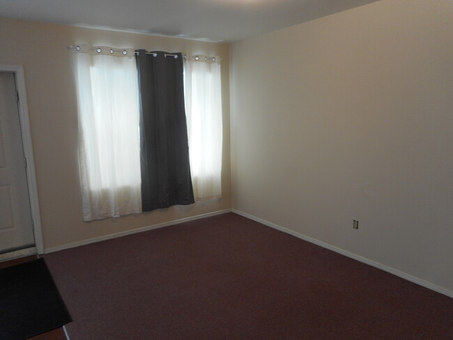 Building Photo - 26658 W Huron River Dr