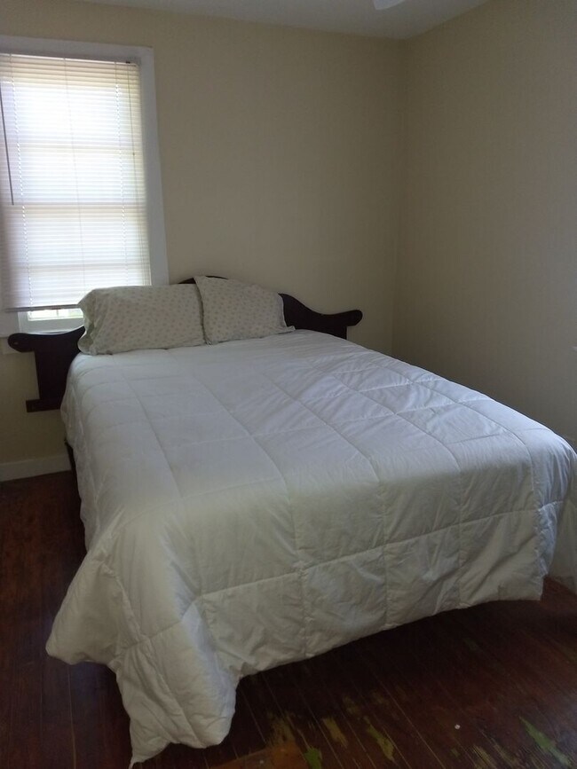 Foto del edificio - DOWNTOWN on Line St!