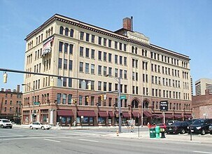 Building Photo - 150 E Main St