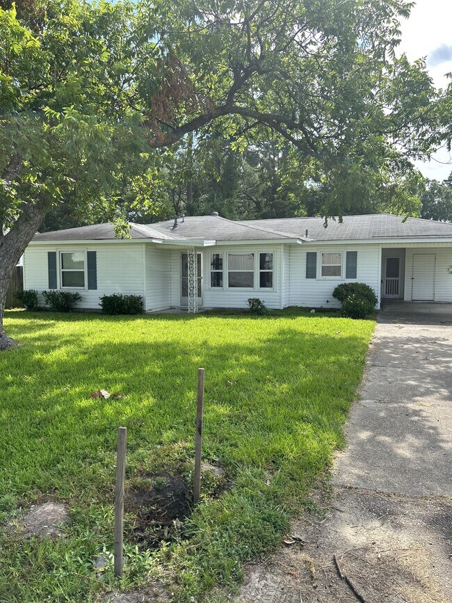 Building Photo - 1100 Cole Ave