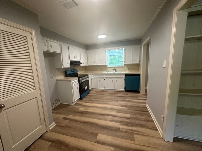 Building Photo - Lynbrook Subdivision