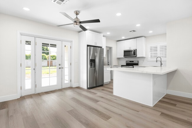 Photo - 533 W Missouri Ave House