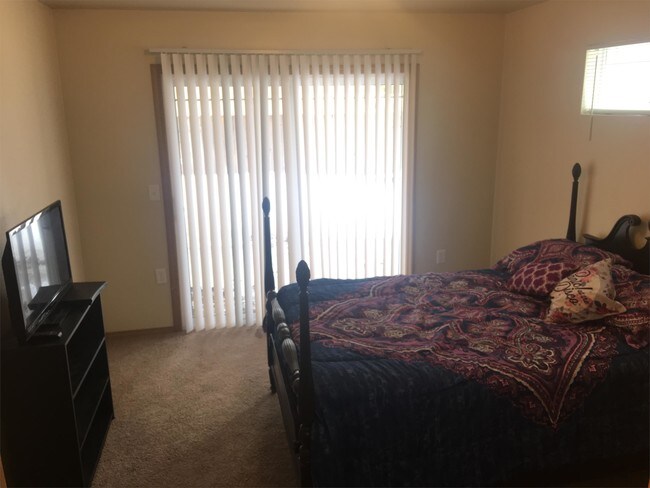 Building Photo - 1805 E Overland Rd